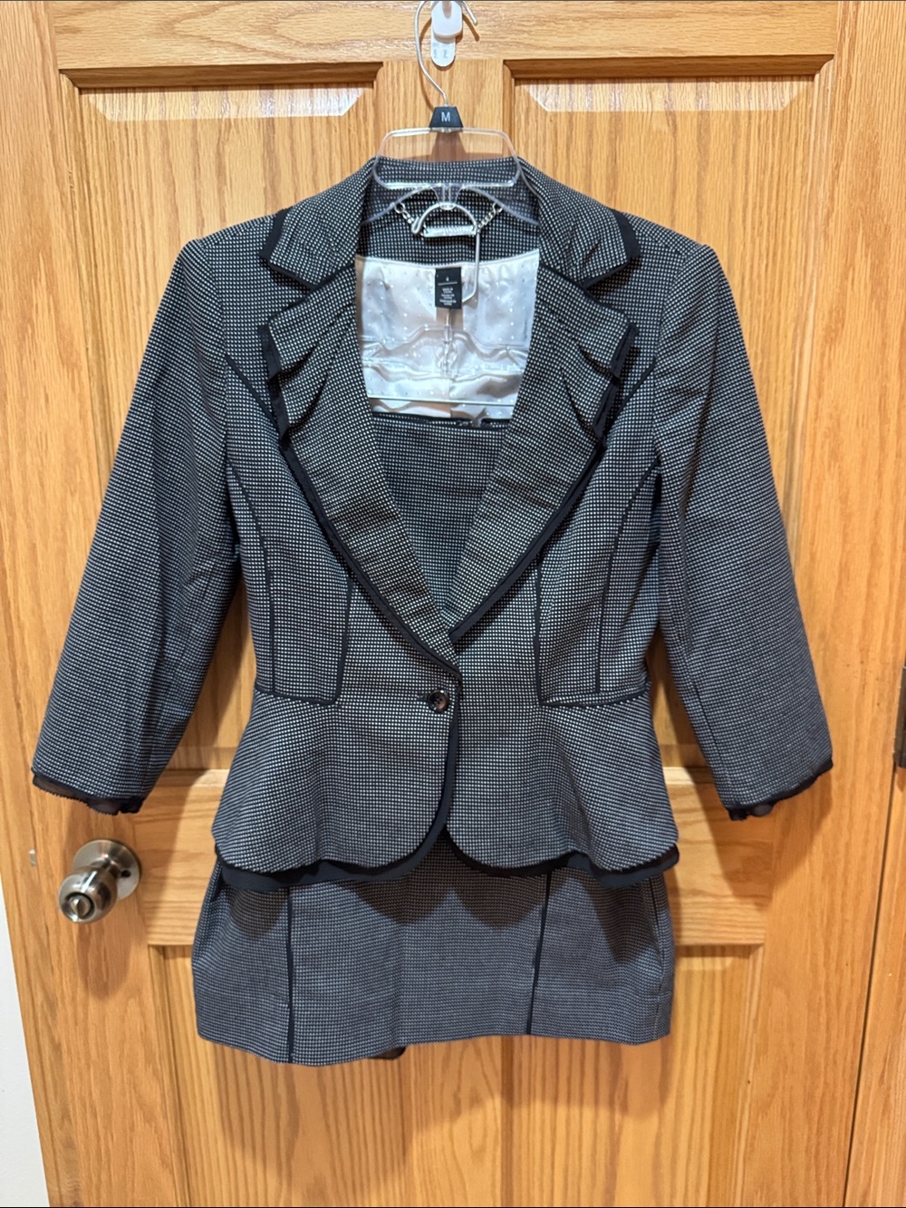 Women's Black Micro-Pattern Peplum Suit